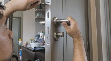 Amber Locksmith Store Long Beach, CA 562-274-0797 - Lock-installation